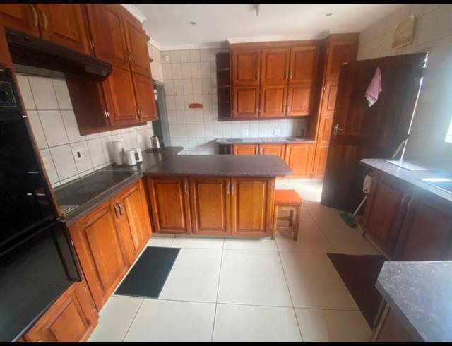 5 BEDROOM HOUSE FOR SALE IN EASTDENE